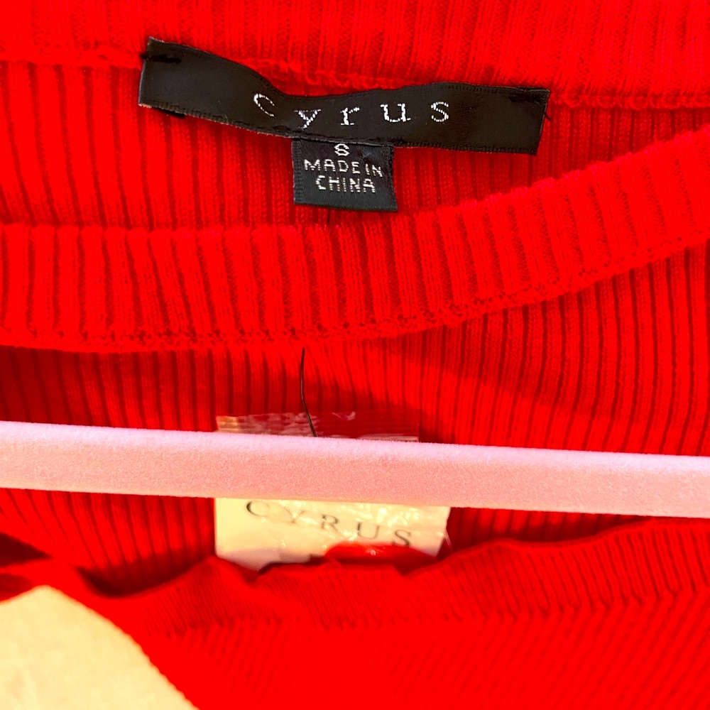 NWT Cyrus Long Sleeve Red Asymmetrical Cut Out Shirt - Size Small - Picture 5 of 9